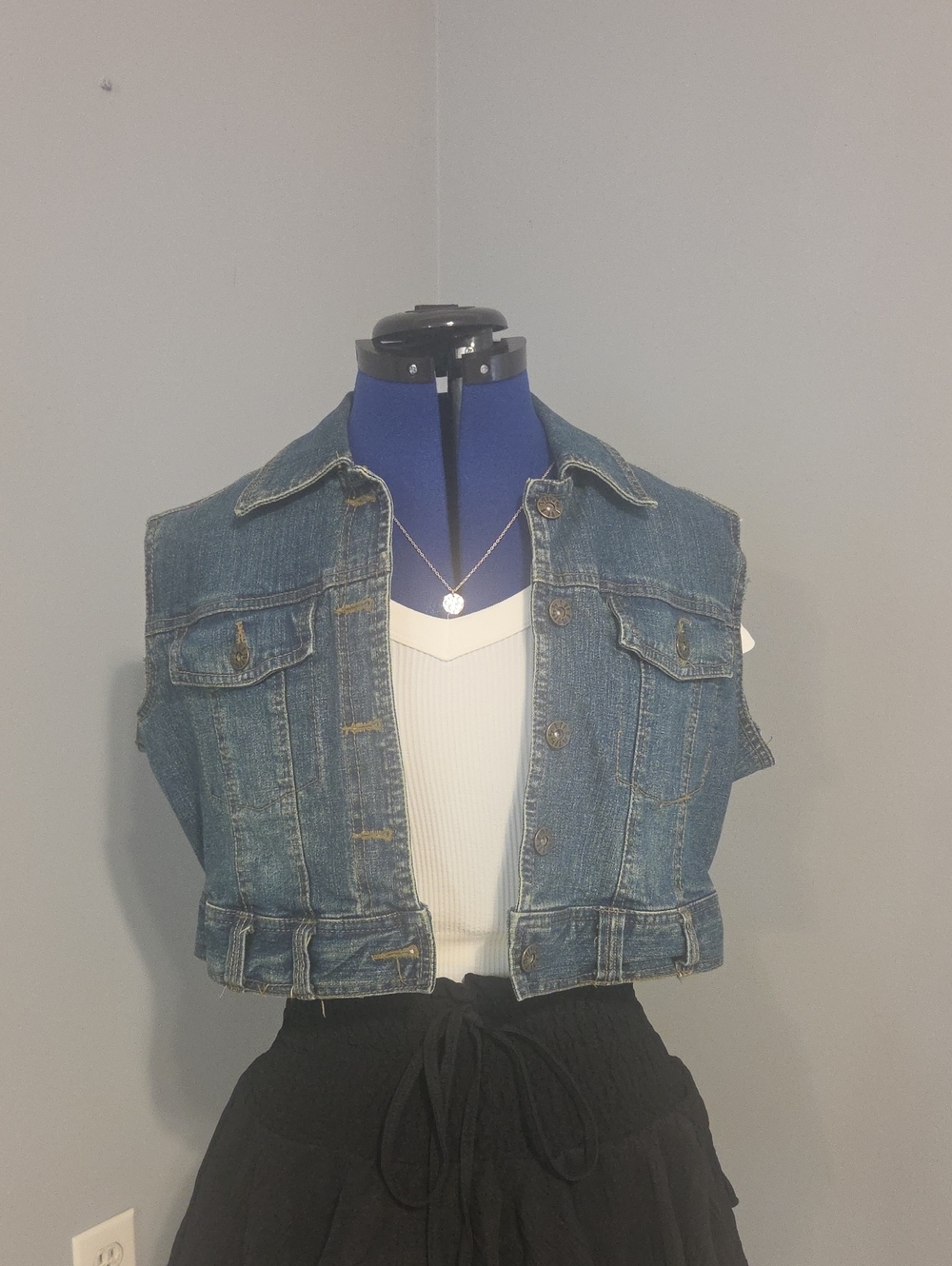 Miss Lili Cropped Denim Vest in Blue
